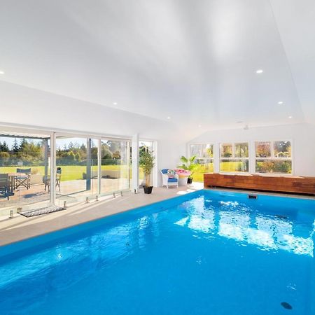 The Meadows Villa Christchurch Extérieur photo