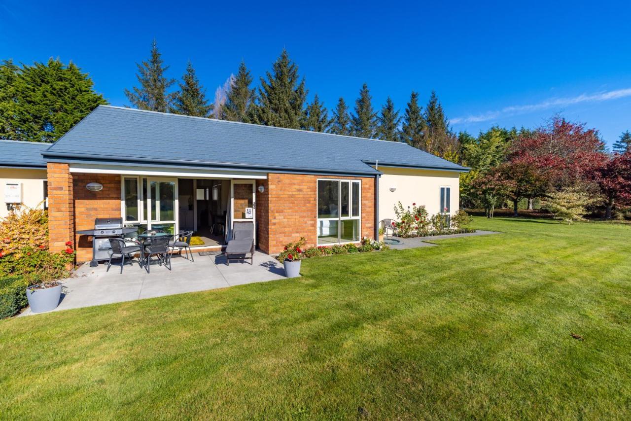 The Meadows Villa Christchurch Extérieur photo