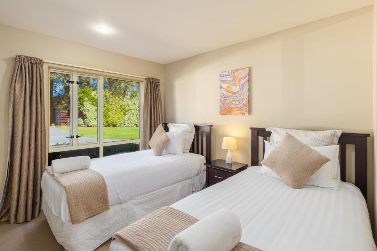 The Meadows Villa Christchurch Extérieur photo