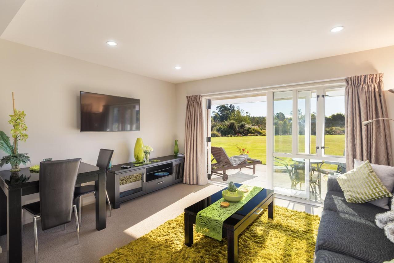 The Meadows Villa Christchurch Extérieur photo