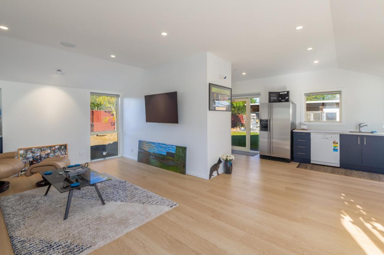 The Meadows Villa Christchurch Extérieur photo
