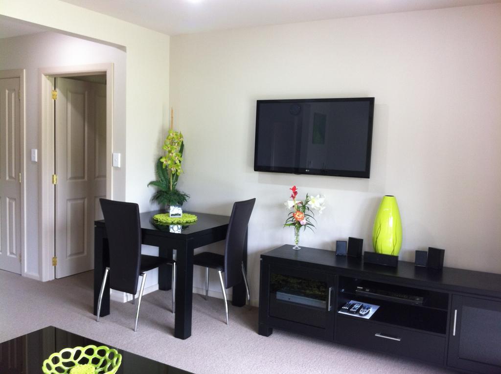 The Meadows Villa Christchurch Extérieur photo
