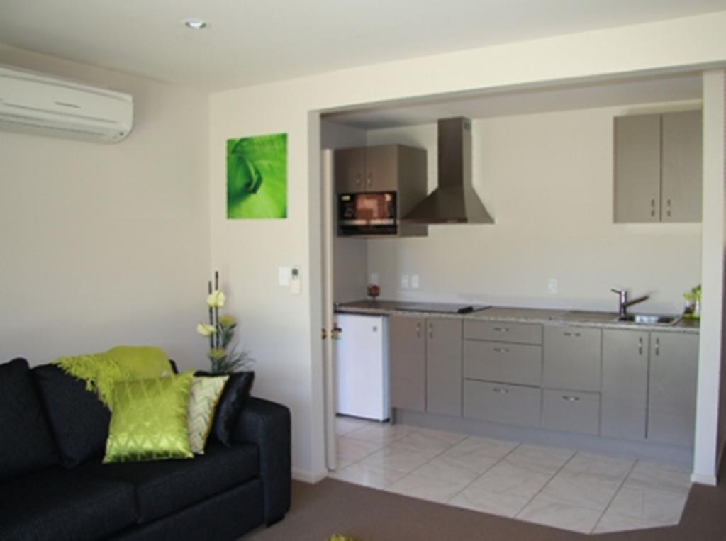 The Meadows Villa Christchurch Extérieur photo