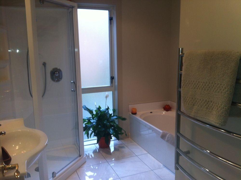 The Meadows Villa Christchurch Extérieur photo