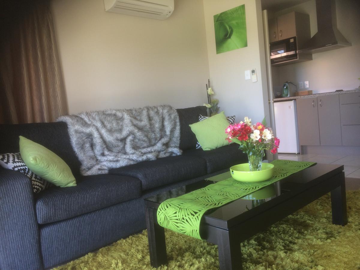 The Meadows Villa Christchurch Extérieur photo