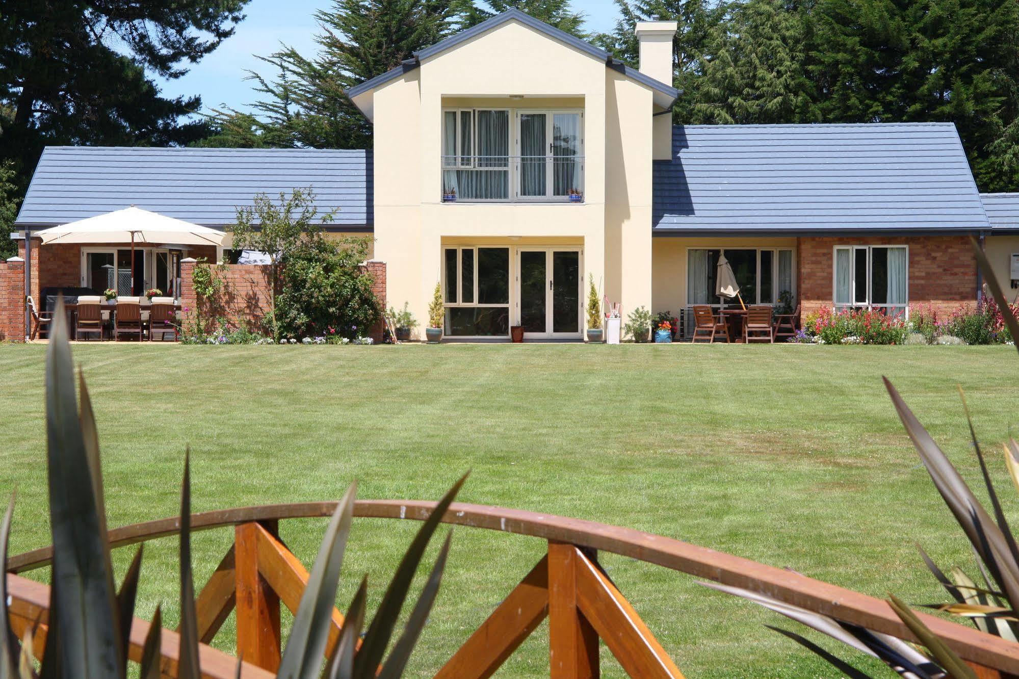 The Meadows Villa Christchurch Extérieur photo