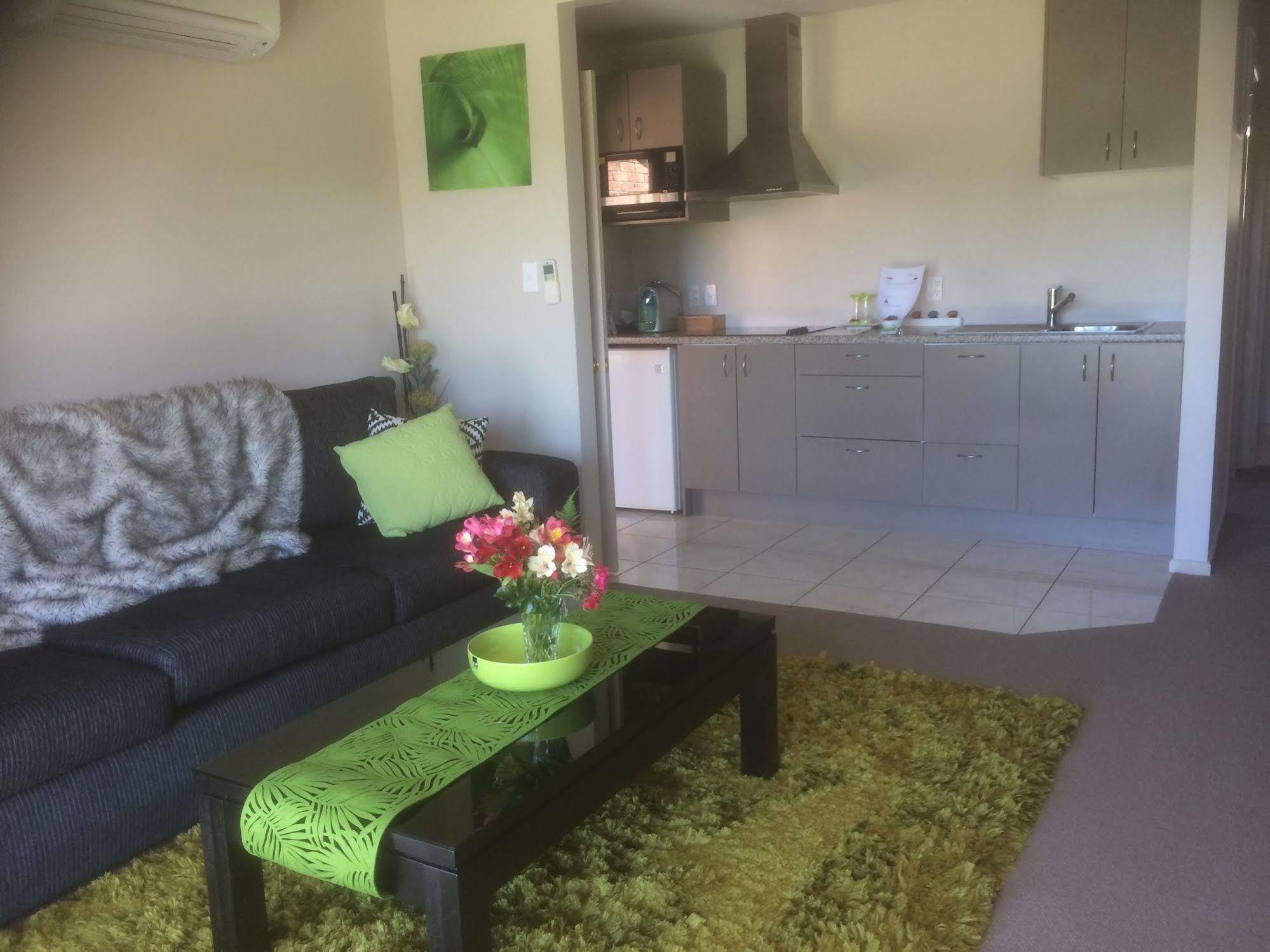 The Meadows Villa Christchurch Extérieur photo