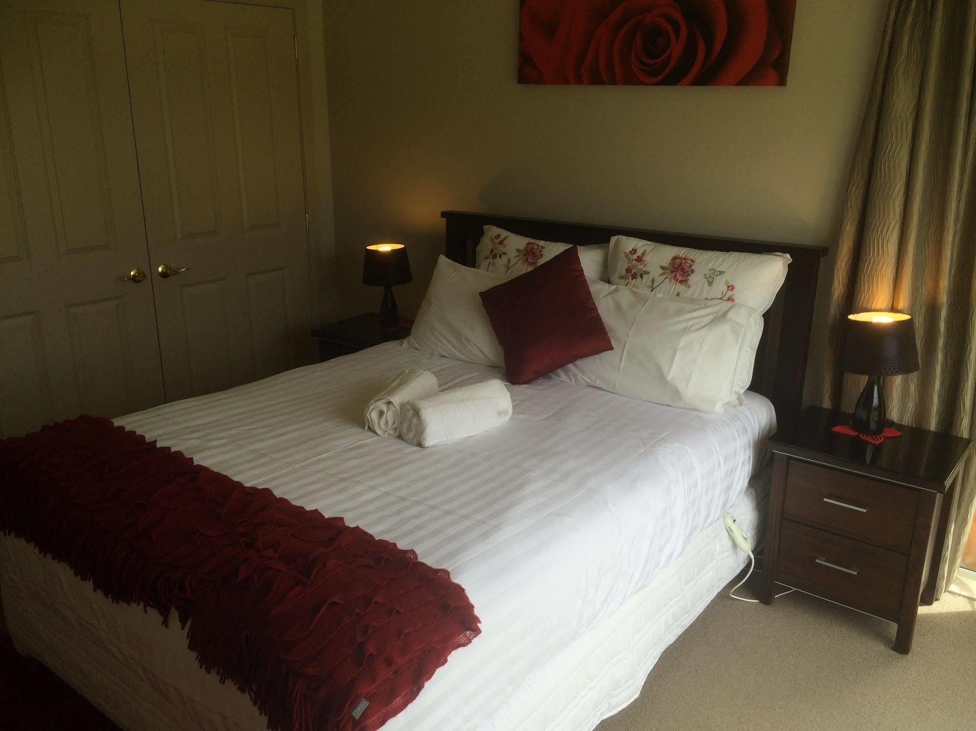 The Meadows Villa Christchurch Extérieur photo