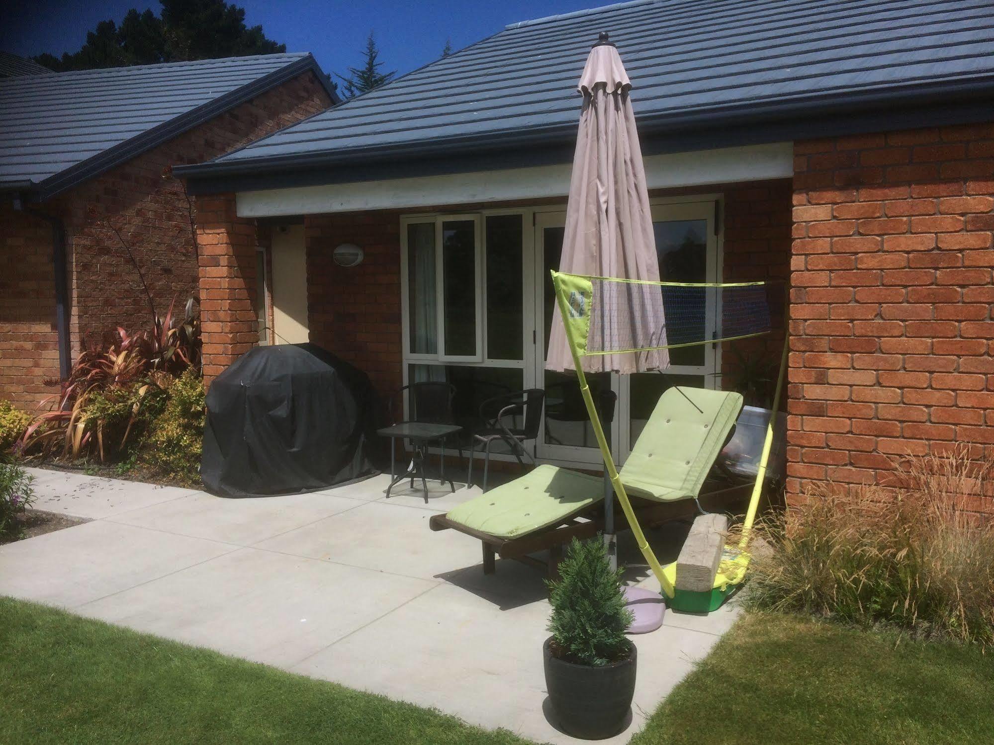 The Meadows Villa Christchurch Extérieur photo