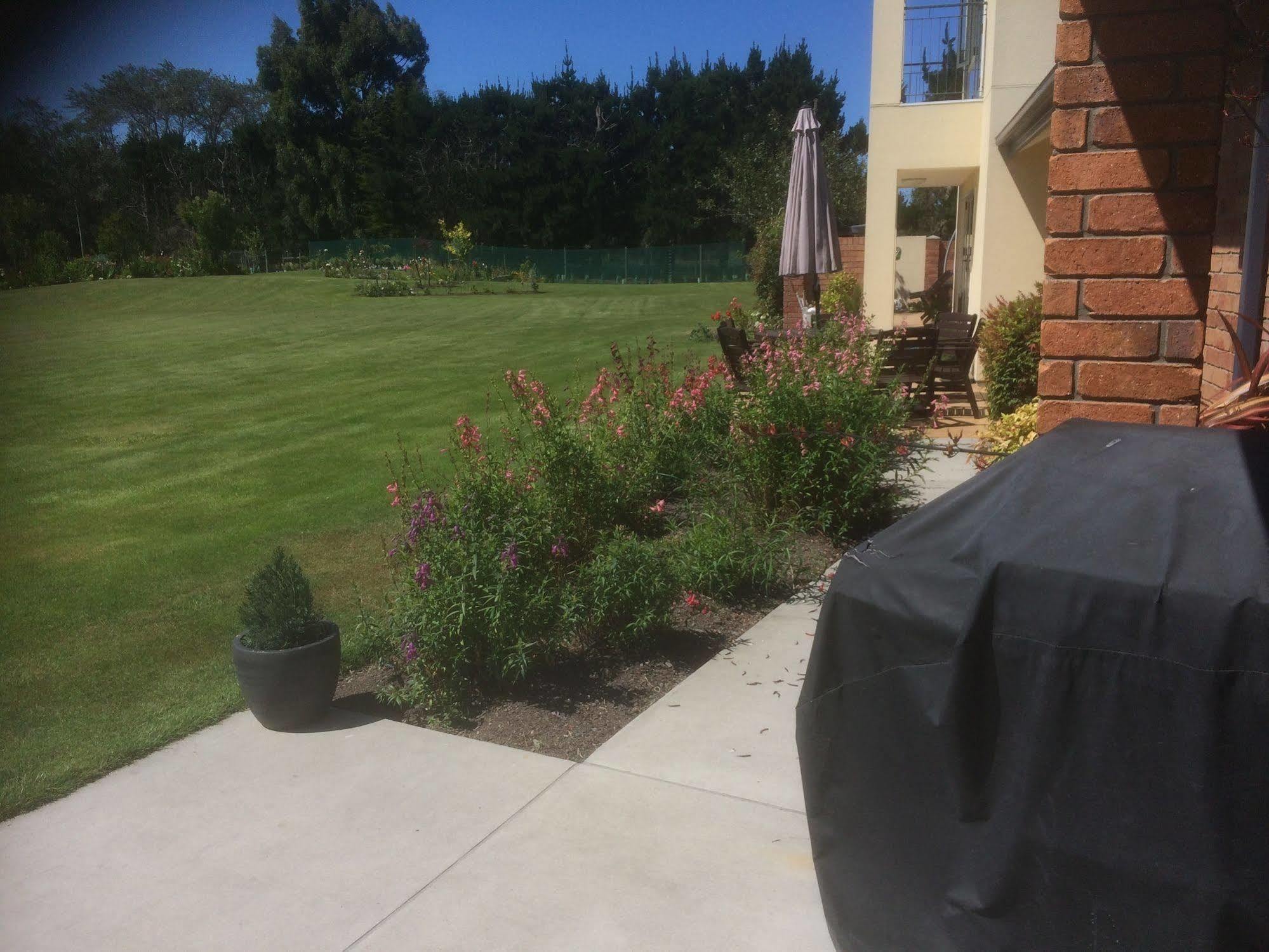 The Meadows Villa Christchurch Extérieur photo