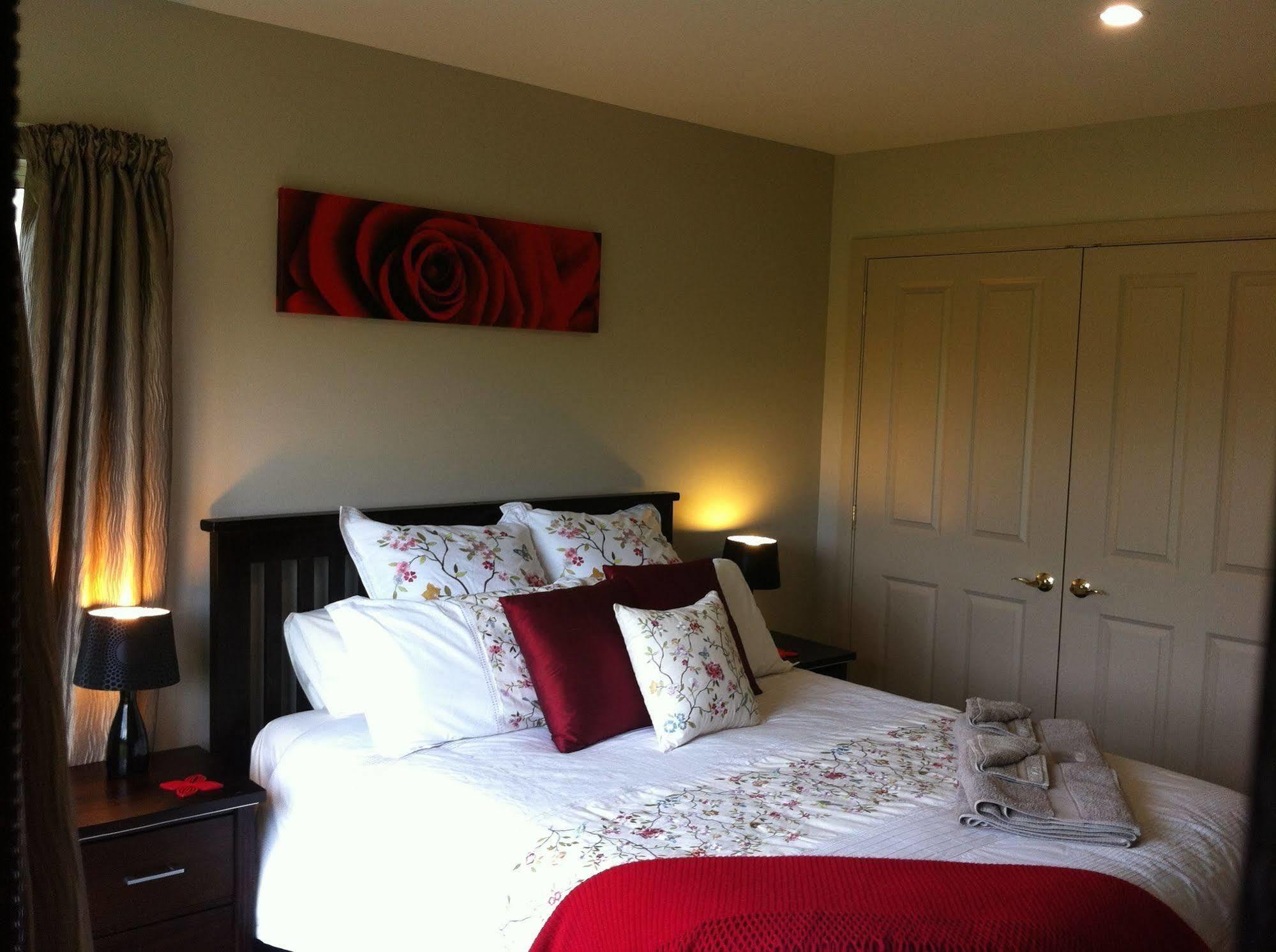 The Meadows Villa Christchurch Extérieur photo