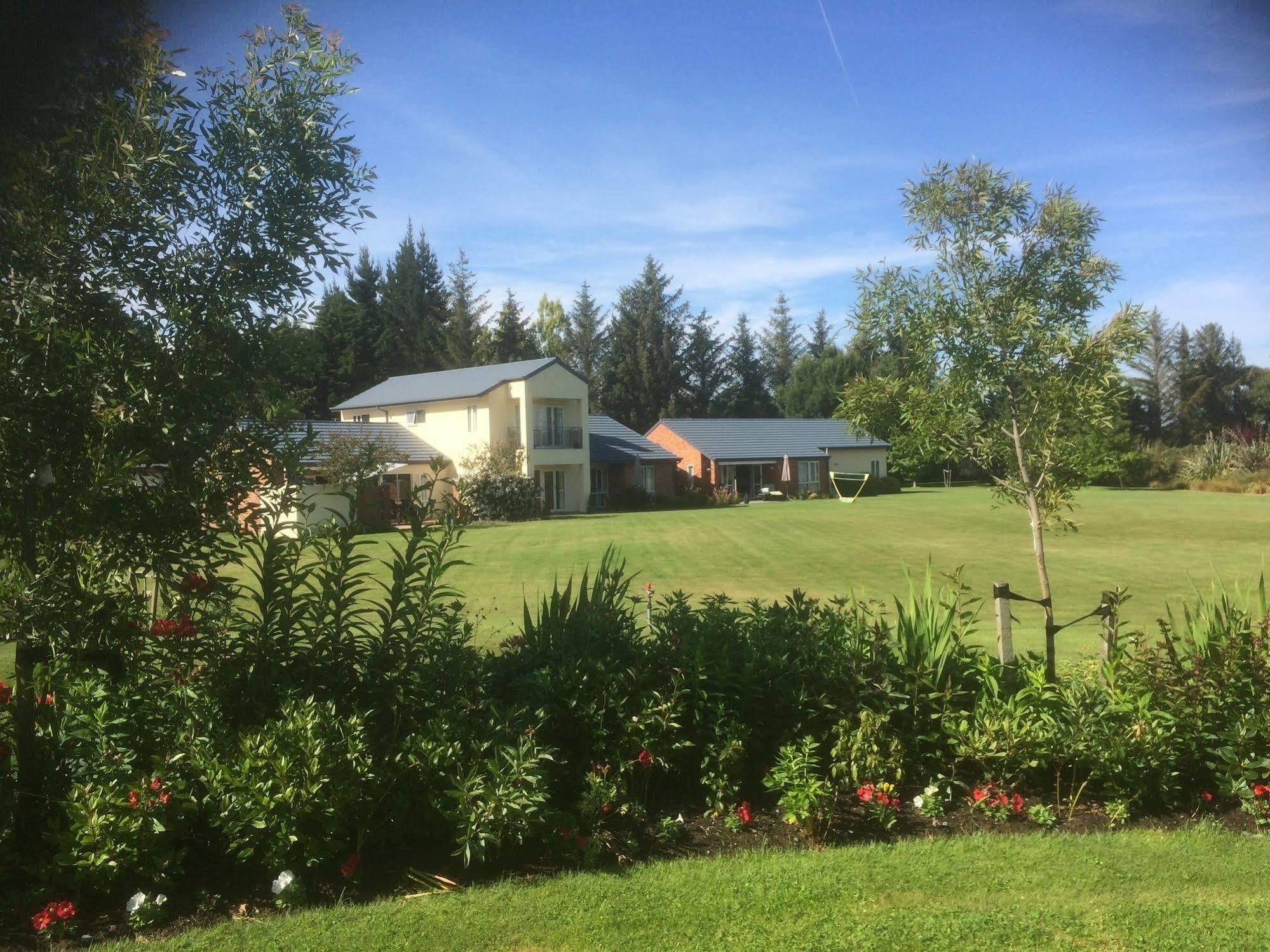The Meadows Villa Christchurch Extérieur photo