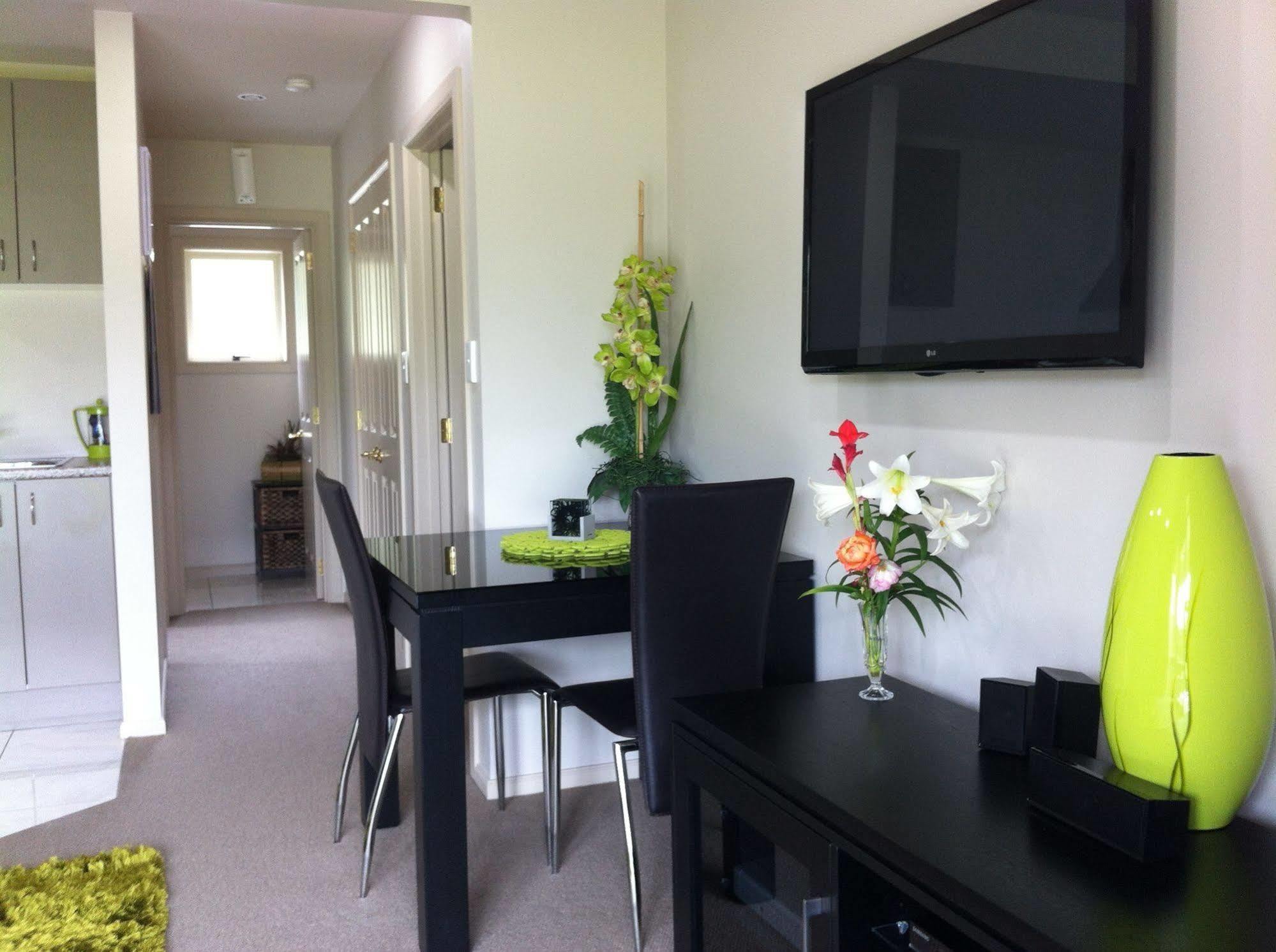 The Meadows Villa Christchurch Extérieur photo