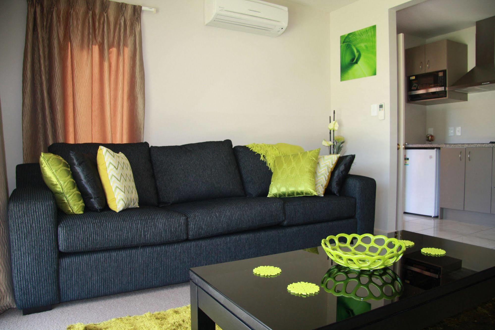 The Meadows Villa Christchurch Extérieur photo