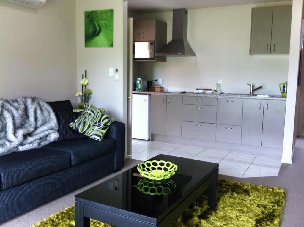 The Meadows Villa Christchurch Extérieur photo